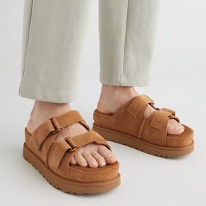 UGG Goldenstar Platform Slide Sandal